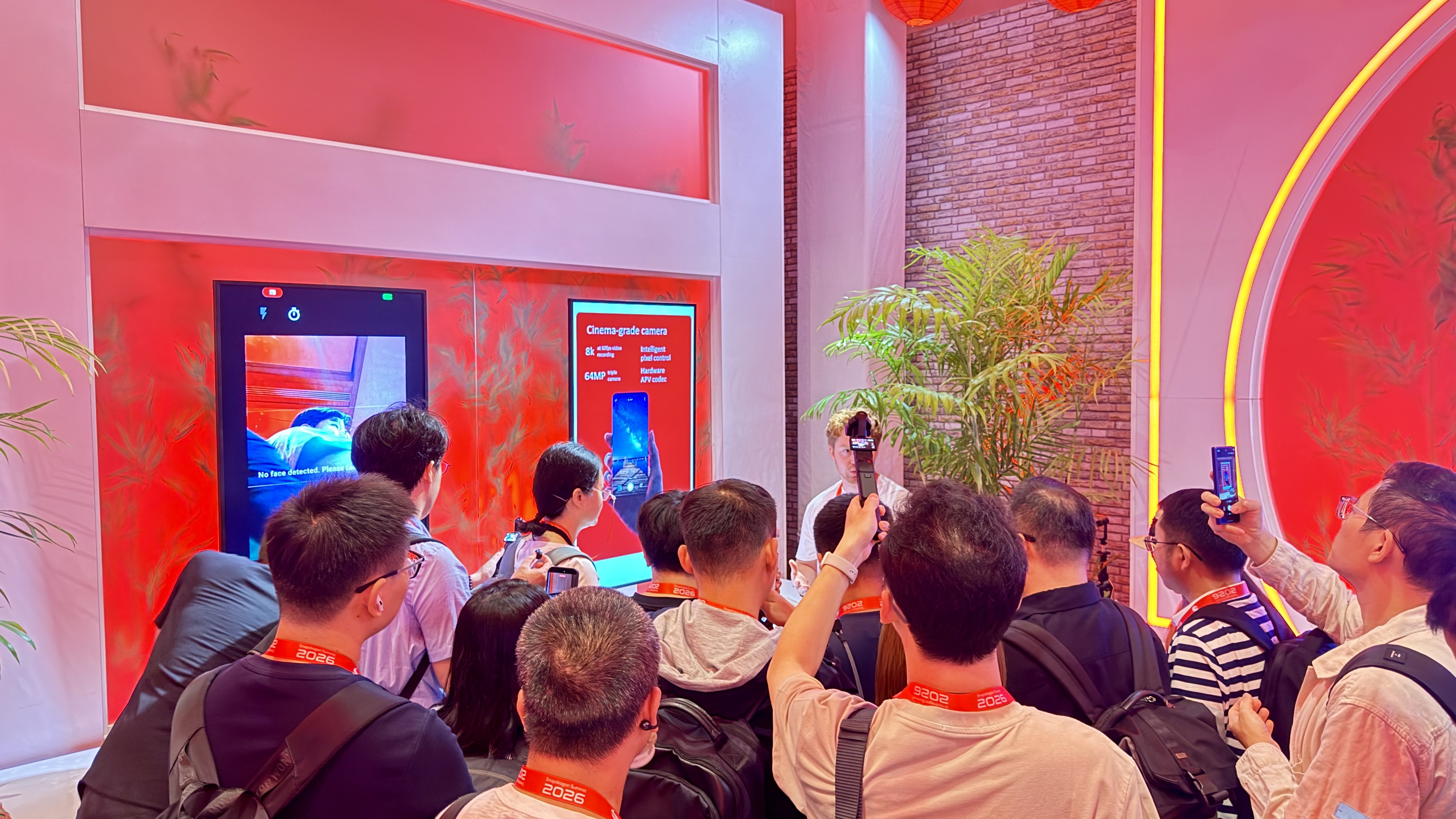 仅用一句话，AI就能剪出精彩Vlog？ag真人科技ArcSmartCut亮相2026骁龙峰会